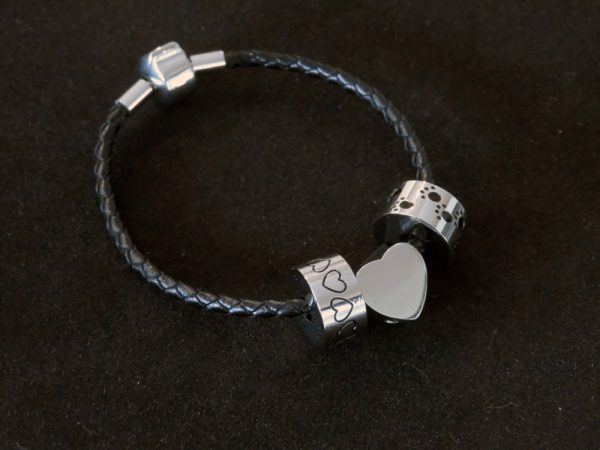bracelet keepsake with paw and heart