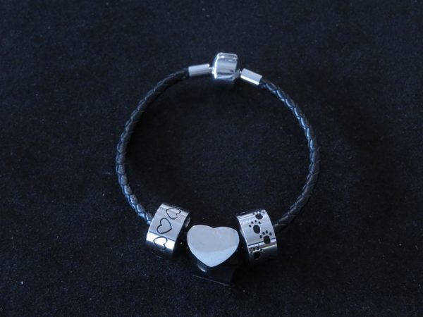 bracelet keepsake with paw and heart